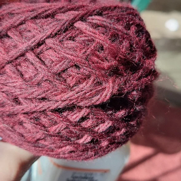 Aspen 100% Virgin Wool yarn - Picture 2 of 4